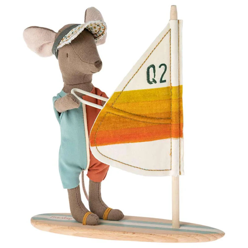 Maileg - Maus Big Brother als Surfer auf Windsurfbrett